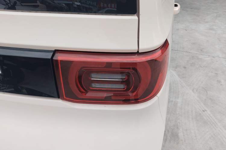 Used Wuling Hongguang MINIEV 2021 Macaron Premium Model – Lithium Iron Phosphate Right Rear Taillight