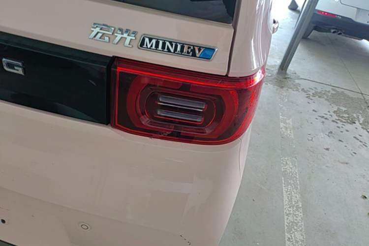 Used Wuling Hongguang MINIEV 2021 Macaron Premium Model – Lithium Iron Phosphate Right Rear Taillight