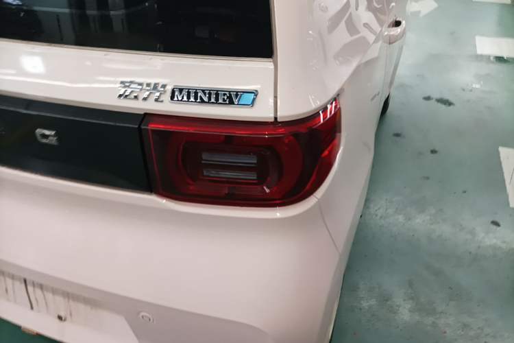 Used Wuling Hongguang MINIEV 2021 Macaron Premium Model – Lithium Iron Phosphate Right Rear Taillight