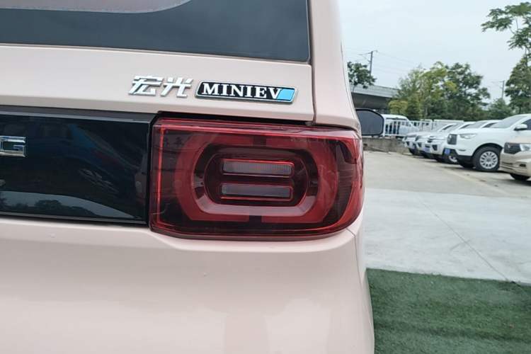 Used Wuling Hongguang MINIEV 2021 Macaron Premium Model – Lithium Iron Phosphate Right Rear Taillight