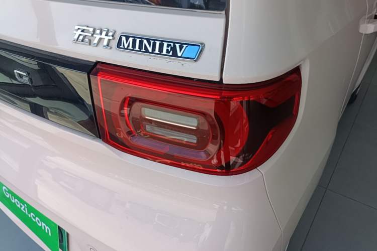 Used Wuling Hongguang MINIEV 2021 Macaron Premium Model – Lithium Iron Phosphate Right Rear Taillight