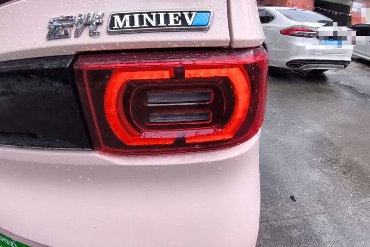 Used Wuling Hongguang MINIEV 2021 Macaron Premium Model – Lithium Iron Phosphate Right Rear Taillight