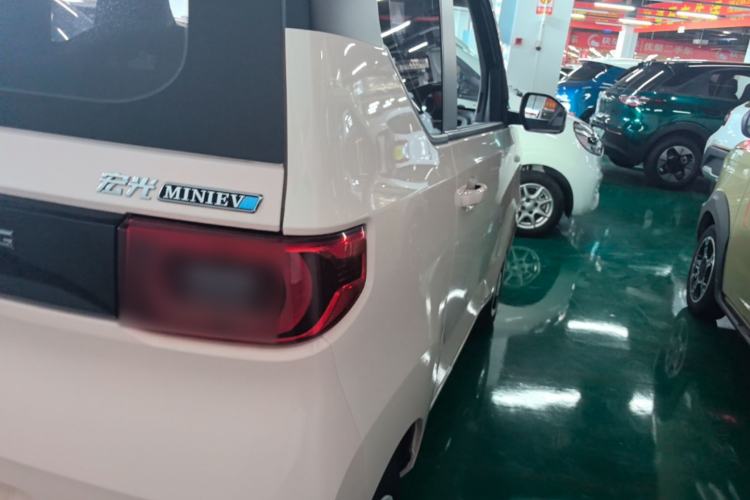 Used Wuling Hongguang MINIEV 2021 Macaron Sandwich Model 170 km Lithium Ternary Right Rear Taillight