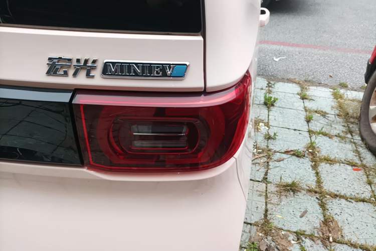Used Wuling Hongguang MINIEV 2021 Macaron Premium Model – Lithium Iron Phosphate Right Rear Taillight