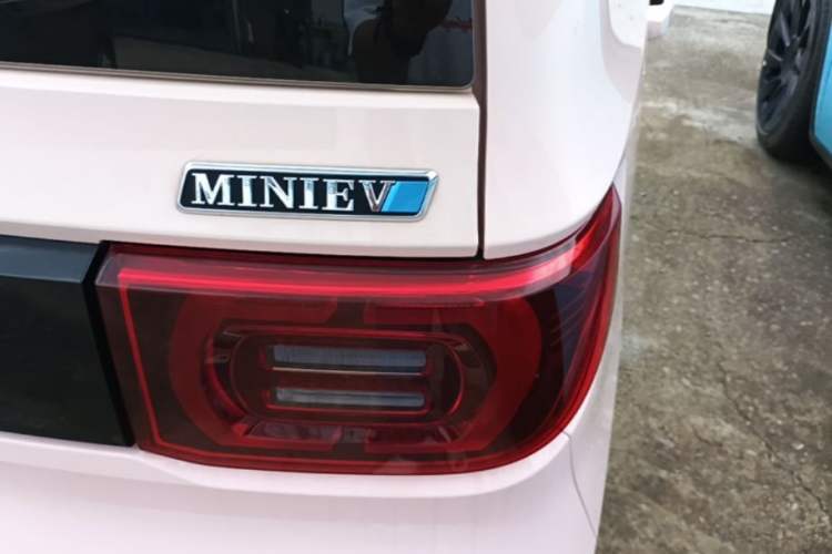 Used Wuling Hongguang MINIEV 2021 Macaron Premium Model – Lithium Iron Phosphate Right Rear Taillight
