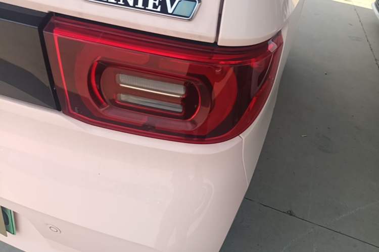 Used Wuling Hongguang MINIEV 2021 Macaron Sandwich Model 170 km Lithium Iron Phosphate Right Rear Taillight
