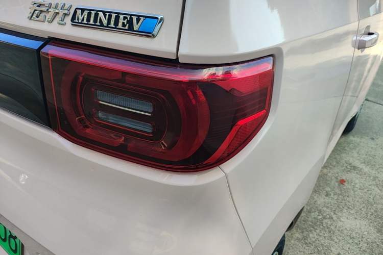 Used Wuling Hongguang MINIEV 2021 Macaron Sandwich Model 170 km Lithium Ternary Right Rear Taillight