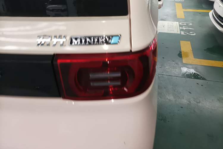 Used Wuling Hongguang MINIEV 2021 Macaron Sandwich Model 120 km Lithium NMC Right Rear Taillight
