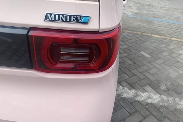 Used Wuling Hongguang MINIEV 2021 Macaron Fashion Model Lithium Iron Phosphate Right Rear Taillight