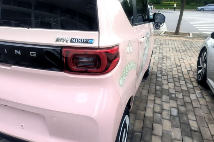 Used Wuling Hongguang MINIEV 2021 Macaron Sandwich Model 170 km Lithium Iron Phosphate Right Rear Taillight