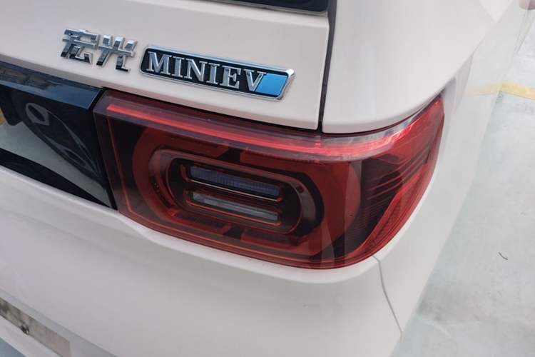 Used Wuling Hongguang MINIEV 2021 Macaron Premium Model – Lithium Iron Phosphate Right Rear Taillight