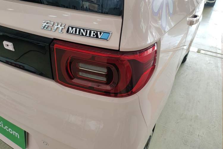 Used Wuling Hongguang MINIEV 2021 Macaron Premium Model – Lithium Iron Phosphate Right Rear Taillight