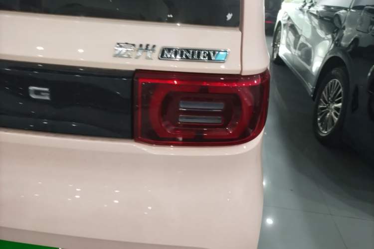 Used Wuling Hongguang MINIEV 2021 Macaron Premium Model – Lithium Iron Phosphate Right Rear Taillight
