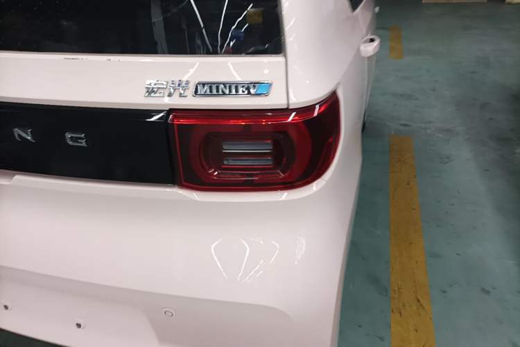 Used Wuling Hongguang MINIEV 2021 Macaron Premium Model – Lithium Iron Phosphate Right Rear Taillight