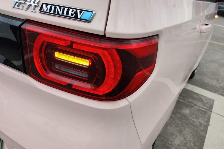 Used Wuling Hongguang MINIEV 2021 Macaron Premium Model – Lithium-NMC Right Rear Taillight