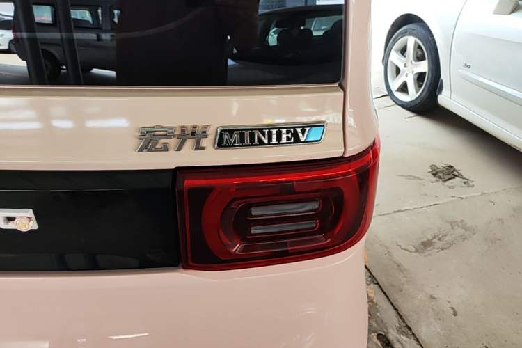 Used Wuling Hongguang MINIEV 2021 Macaron Fashion Edition Lithium-Ion Battery Right Rear Taillight