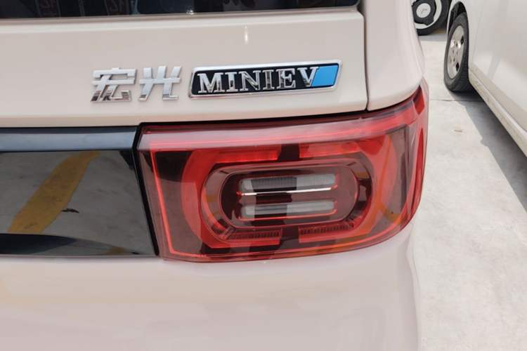 Used Wuling Hongguang MINIEV 2021 Macaron Fashion Model Lithium Iron Phosphate Right Rear Taillight