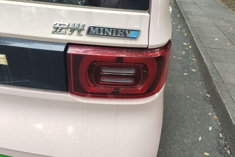 Used Wuling Hongguang MINIEV 2021 Macaron Fashion Edition Lithium-Ion Battery Right Rear Taillight