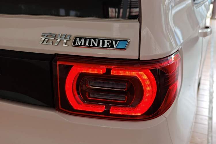 Used Wuling Hongguang MINIEV 2021 Macaron Premium Model – Lithium Iron Phosphate Right Rear Taillight