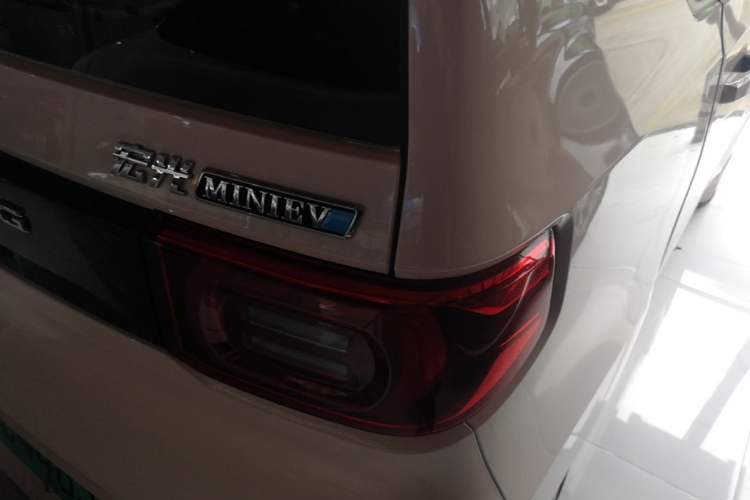 Used Wuling Hongguang MINIEV 2021 Macaron Premium Model – Lithium Iron Phosphate Right Rear Taillight
