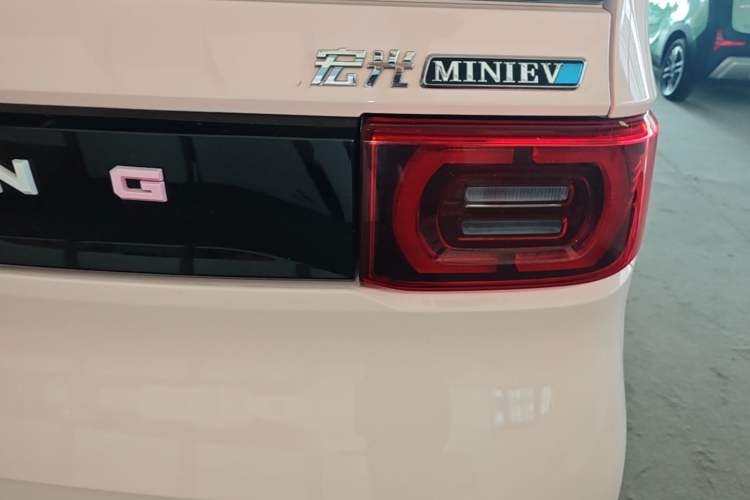 Used Wuling Hongguang MINIEV 2021 Macaron Premium Model – Lithium Iron Phosphate Right Rear Taillight