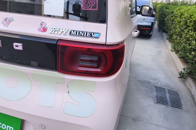Used Wuling Hongguang MINIEV 2021 Macaron Sandwich Model 170 km Lithium Ternary Right Rear Taillight