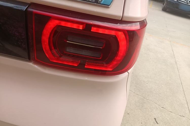 Used Wuling Hongguang MINIEV 2021 Macaron Premium Model – Lithium Iron Phosphate Right Rear Taillight