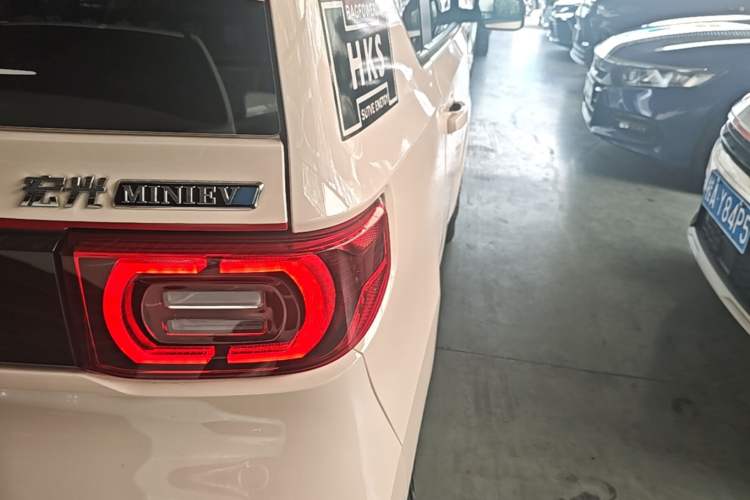 Used Wuling Hongguang MINIEV 2021 Macaron Fashion Model Lithium Iron Phosphate Right Rear Taillight