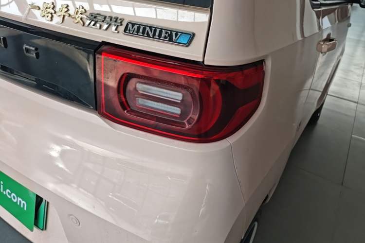 Used Wuling Hongguang MINIEV 2021 Macaron Fashion Edition Lithium-Ion Battery Right Rear Taillight