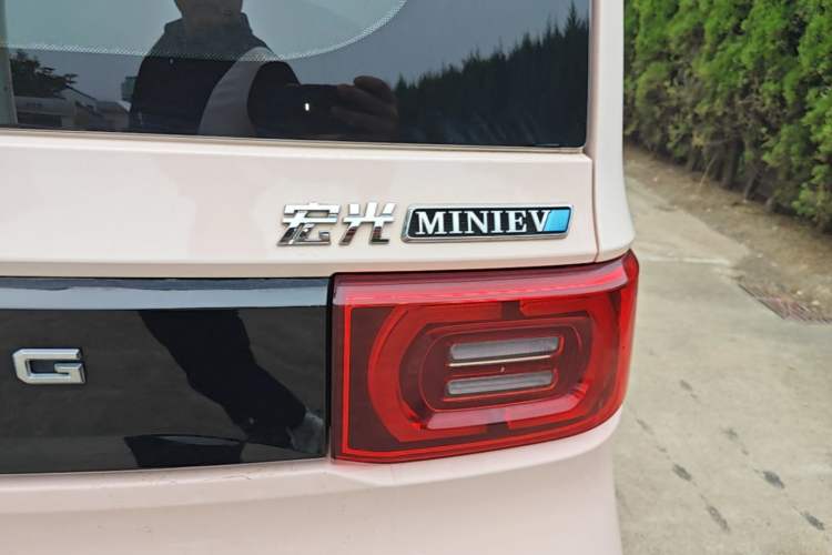 Used Wuling Hongguang MINIEV 2021 Macaron Fashion Edition Lithium-Ion Battery Right Rear Taillight