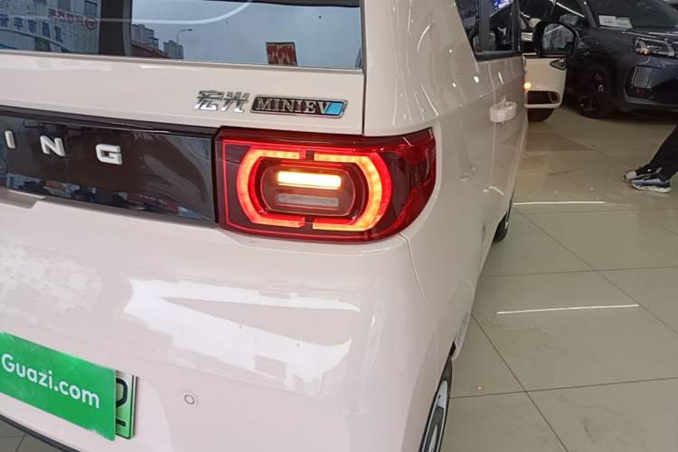 Used Wuling Hongguang MINIEV 2021 Macaron Premium Model – Lithium Iron Phosphate Right Rear Taillight