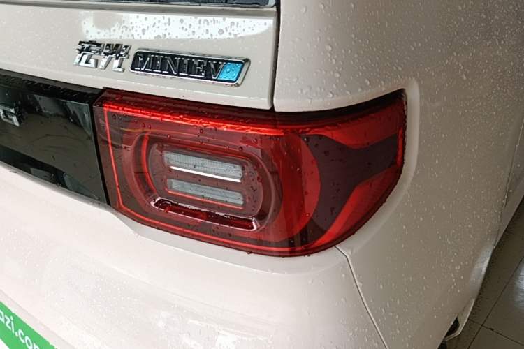 Used Wuling Hongguang MINIEV 2021 Macaron Premium Model – Lithium Iron Phosphate Right Rear Taillight