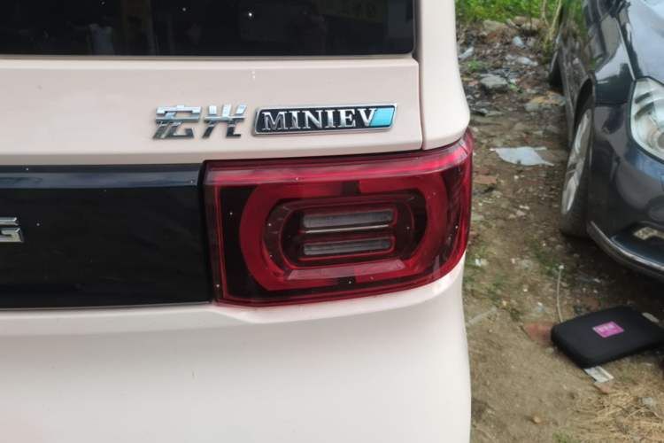 Used Wuling Hongguang MINIEV 2021 Macaron Premium Model – Lithium Iron Phosphate Right Rear Taillight