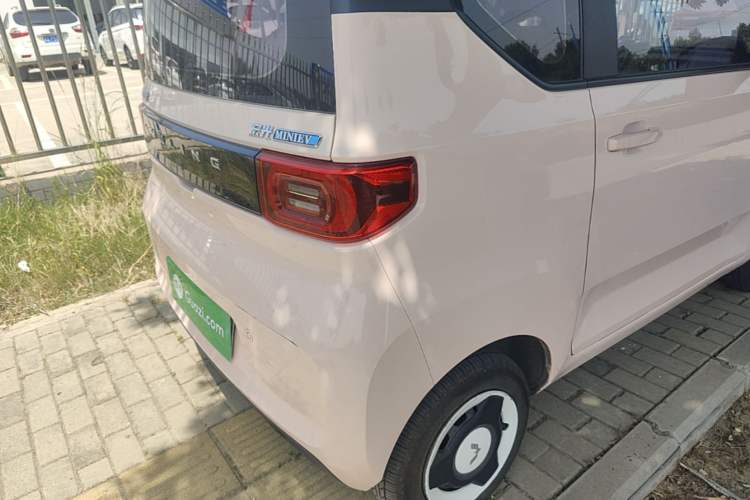 Used Wuling Hongguang MINIEV 2021 Macaron Premium Model – Lithium Iron Phosphate Right Rear Taillight