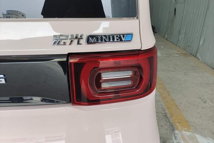 Used Wuling Hongguang MINIEV 2021 Macaron Fashion Edition Lithium-Ion Battery Right Rear Taillight