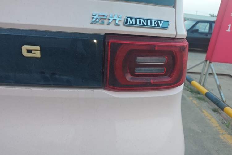 Used Wuling Hongguang MINIEV 2021 Macaron Fashion Model Lithium Iron Phosphate Right Rear Taillight