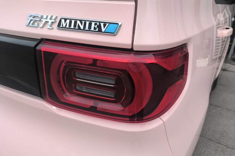 Used Wuling Hongguang MINIEV 2021 Macaron Fashion Model Lithium Iron Phosphate Right Rear Taillight