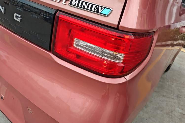 Used Wuling Hongguang MINIEV 2021 Macaron Fashion Edition Lithium-Ion Battery Right Rear Taillight