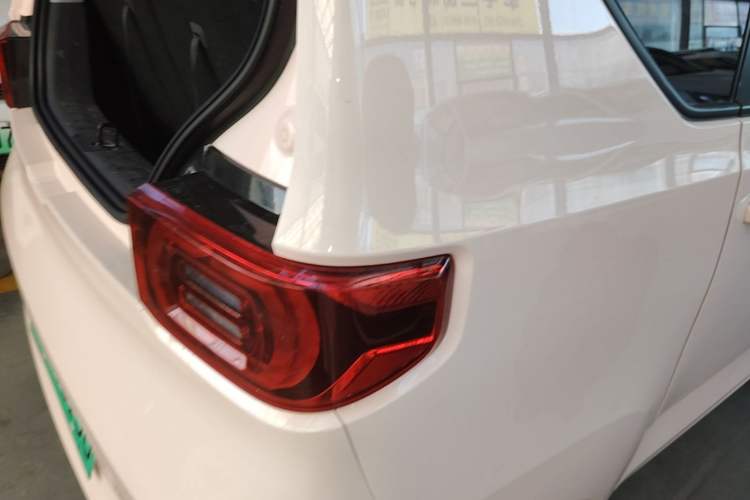 Used Wuling Hongguang MINIEV 2021 Macaron Premium Model – Lithium Iron Phosphate Right Rear Taillight