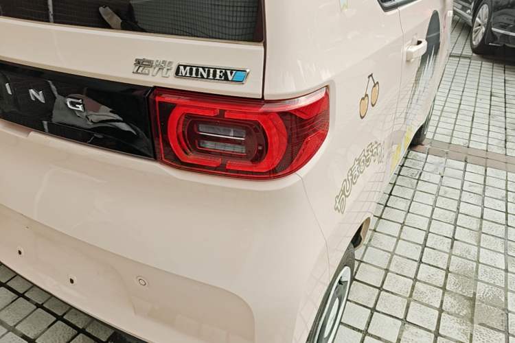 Used Wuling Hongguang MINIEV 2021 Macaron Premium Model – Lithium Iron Phosphate Right Rear Taillight