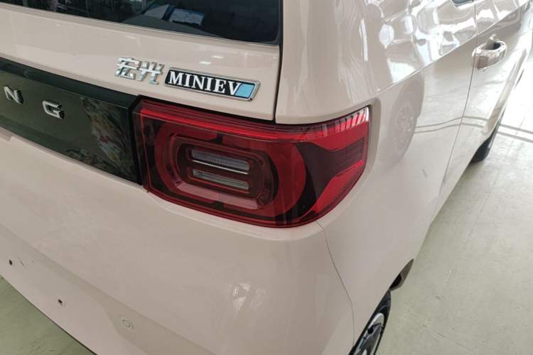 Used Wuling Hongguang MINIEV 2021 Macaron Premium Model – Lithium Iron Phosphate Right Rear Taillight