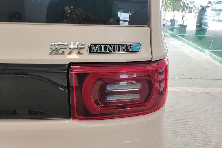 Used Wuling Hongguang MINIEV 2021 Macaron Fashion Edition Lithium-Ion Battery Right Rear Taillight