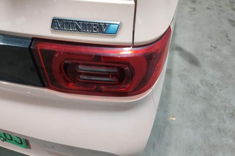 Used Wuling Hongguang MINIEV 2021 Macaron Premium Model – Lithium Iron Phosphate Right Rear Taillight