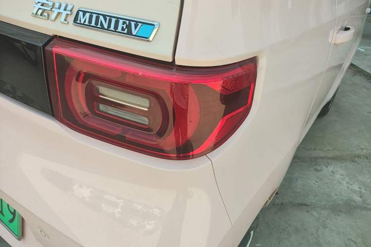 Used Wuling Hongguang MINIEV 2021 Macaron Fashion Edition Lithium-Ion Battery Right Rear Taillight