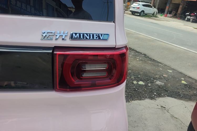 Used Wuling Hongguang MINIEV 2021 Macaron Fashion Edition Lithium-Ion Battery Right Rear Taillight