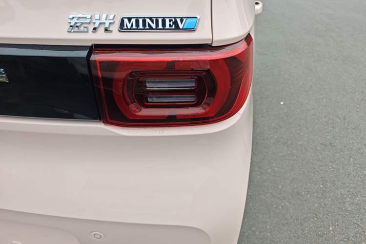 Used Wuling Hongguang MINIEV 2021 Macaron Fashion Model Lithium Iron Phosphate Right Rear Taillight