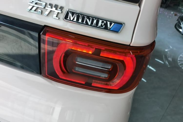 Used Wuling Hongguang MINIEV 2021 Macaron Premium Model – Lithium Iron Phosphate Right Rear Taillight