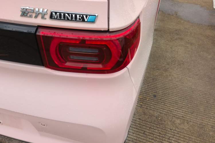 Used Wuling Hongguang MINIEV 2021 Macaron Premium Model – Lithium Iron Phosphate Right Rear Taillight