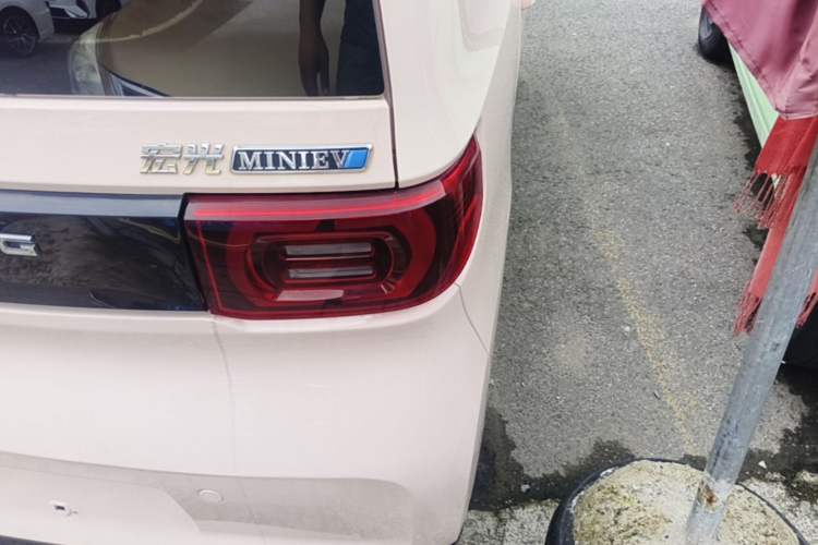 Used Wuling Hongguang MINIEV 2021 Macaron Premium Model – Lithium Iron Phosphate Right Rear Taillight
