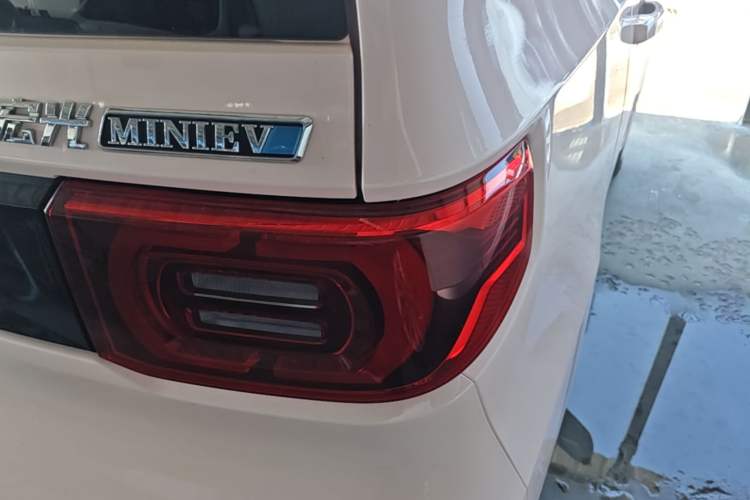 Used Wuling Hongguang MINIEV 2021 Macaron Premium Model – Lithium Iron Phosphate Right Rear Taillight
